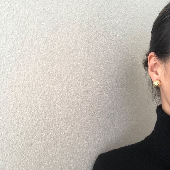 Diamond Cuts Round Stud Earrings - Picture 8 of 8